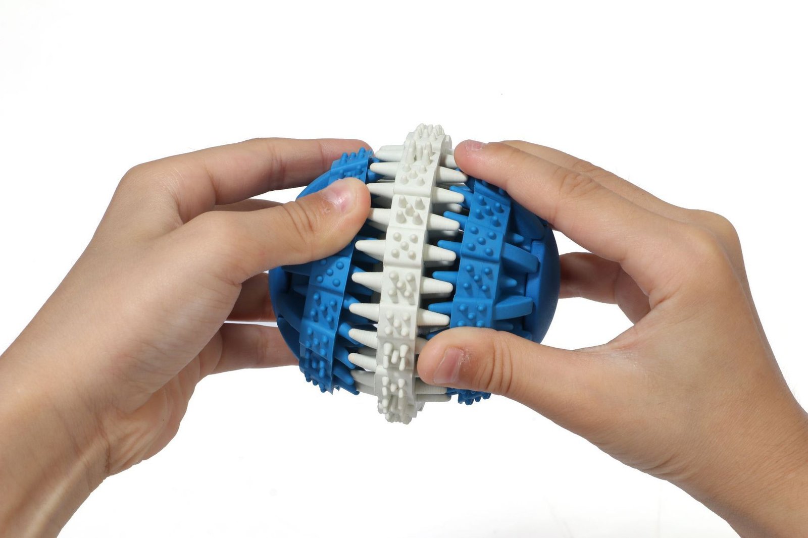 Pet Dog Cleansing Teeth And Leaking Food Turn To Universal Toys - Image 2